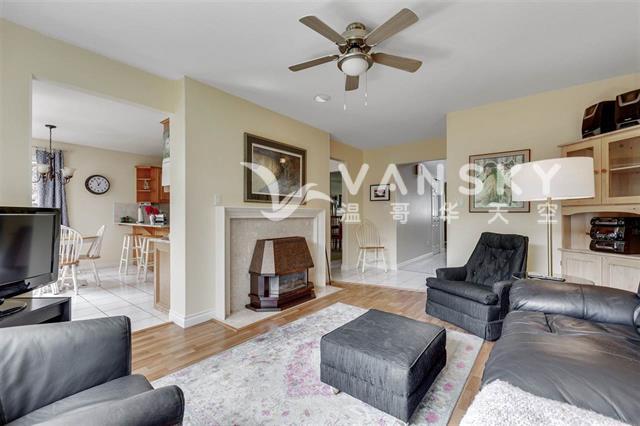 250203112721_family room 2.jpeg